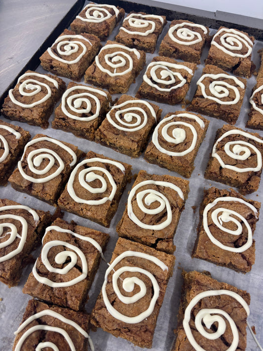 Cinnamon roll blondie